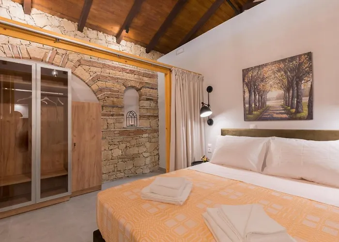 Casa Leone, Cosy Apartment Overlooking The Square