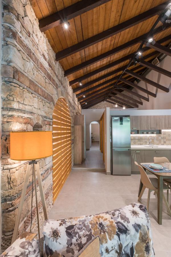 Casa Leone, Cosy Overlooking The Square Apartment Spílion